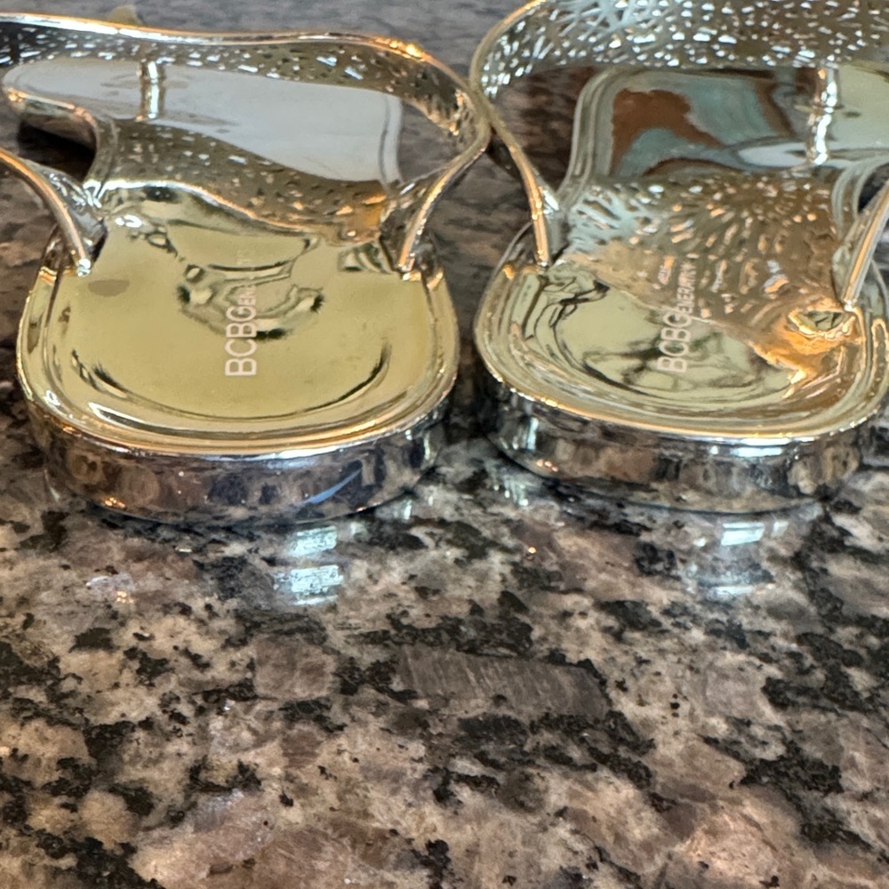 BCBGeneration Gold Cutout Sandals EUC 7 - Picture 10 of 10